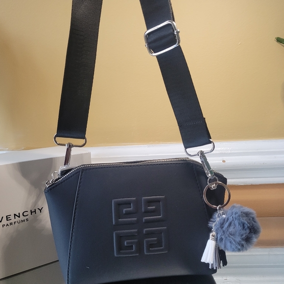 Givenchy pouch - Picture 13 of 17